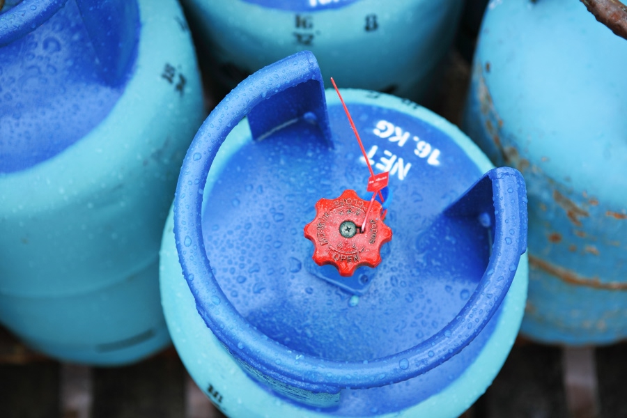 refrigerant-tanks.jpg
